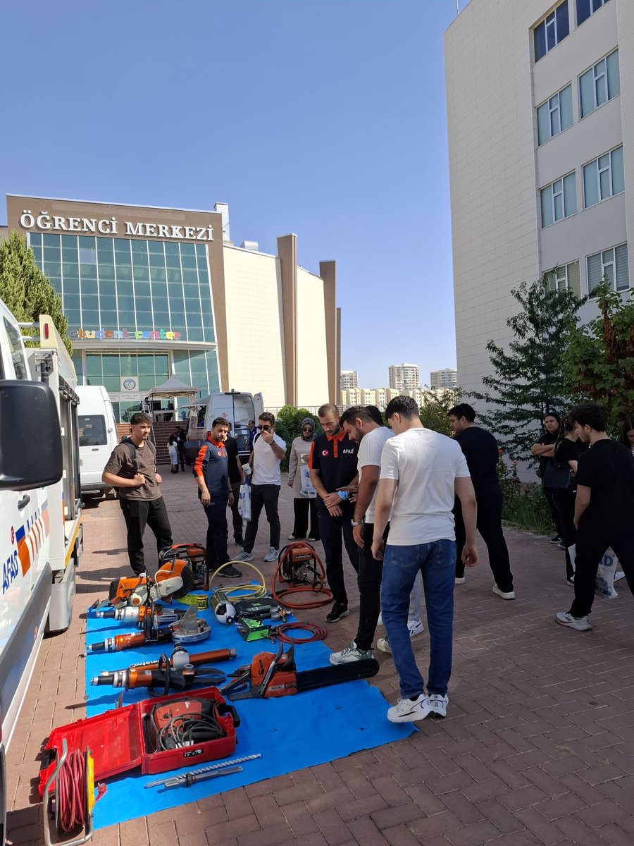 AFADGaziantep's tweet photo. 🎓 Üniversite Öğrencilerine Afet Farkındalık Eğitimi

Başkanlığımız ile YÖK arasında imzalanan iş birliği protokolü kapsamında, Gaziantep İslam Bilim ve Teknoloji Üniversitesi’nde yeni başlayan öğrencilerin Oryantasyon Haftası programına katkı sağlandı. https://t.co/2mSBF55Fr8
