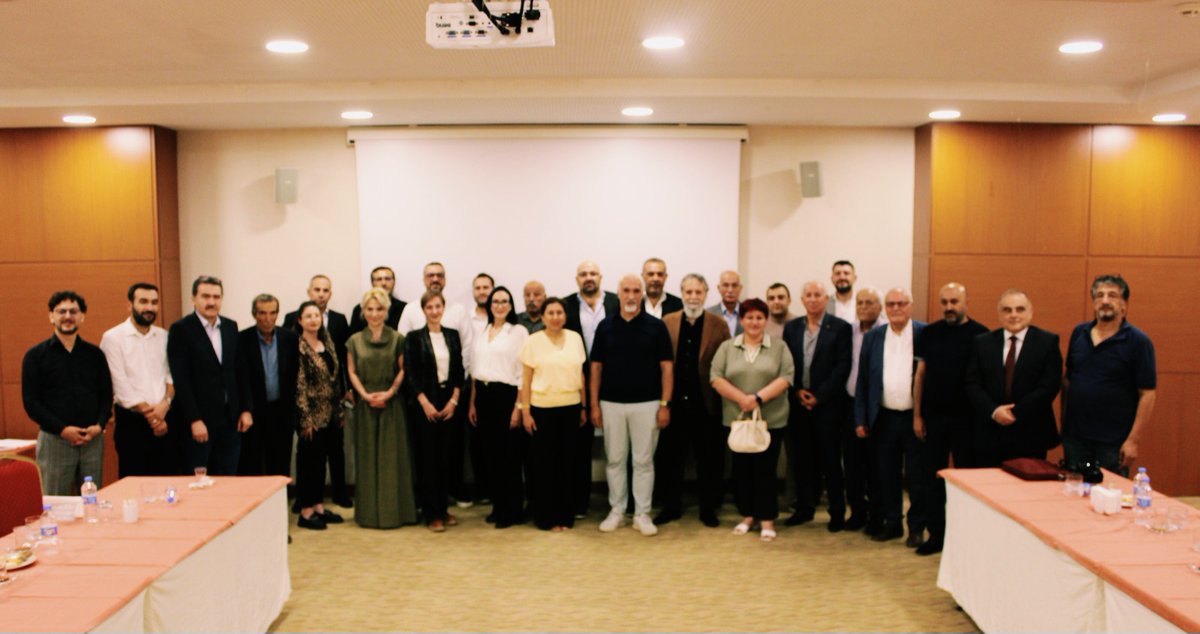 23YeniParti's tweet photo. YENİ Parti Elazığ İl Başkanlığı, İl Başkanı Dr. Emrah Özden başkanlığında ilk yönetim kurulu toplantısını gerçekleştirdi.
Toplantıya, YENİ Parti Kocaeli Milletvekili Prof.Dr. Muhip Kanko ile YENİ Parti Tunceli İl Başkanı Berkay Gündoğan da misafir olarak katıldı.YENİ Parti Elazığ https://t.co/WsPiOVy7cz