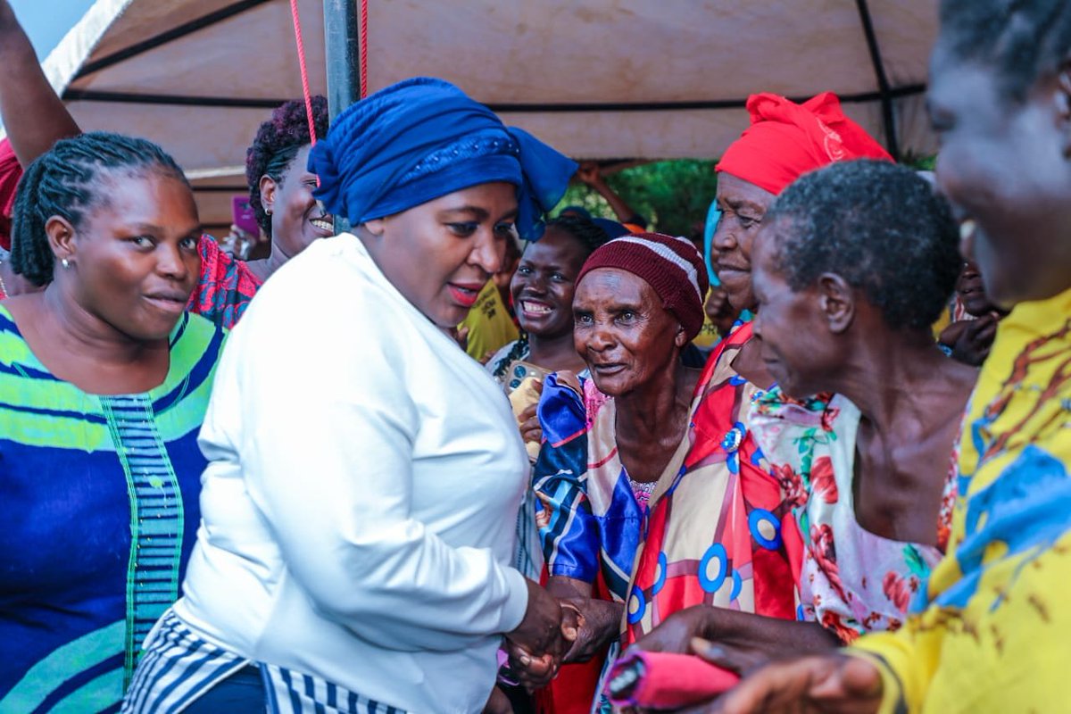 Kimkyeswa's tweet photo. UPDATE

The Office of the National Chairman (ONC), led by the Senior Presidential Advisor on Political Affairs and ONC Manager, SPA Hajjat Hadijah Namyalo Uzeiye, has arrived at Maddu Town Council Playgrounds to distribute seeds, Fertilizers and Pesticides to farmers at the start of the planting season.

The delegation was received by local leaders, ONC coordinators, and farmers, who welcomed the initiative.

This exercise is part of ongoing efforts to provide farmers with timely planting inputs and enable them to take full advantage of the current rains.

#ONCUpdate