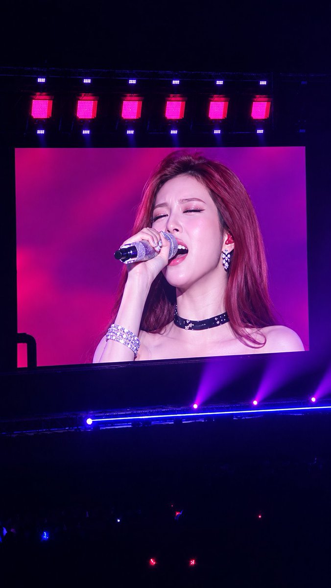 archiquette_'s tweet photo. DAMN THIS PHOTO😭❤️‍🔥

©️Find_Dain_ing

OSAKA IN ITS CHIQUITA ERA 
#京セラDOMEにベビモン旋風_CHOOMかましたろか
#CHIQUITA #BABYMONSTER https://t.co/rPfBtlNtbO