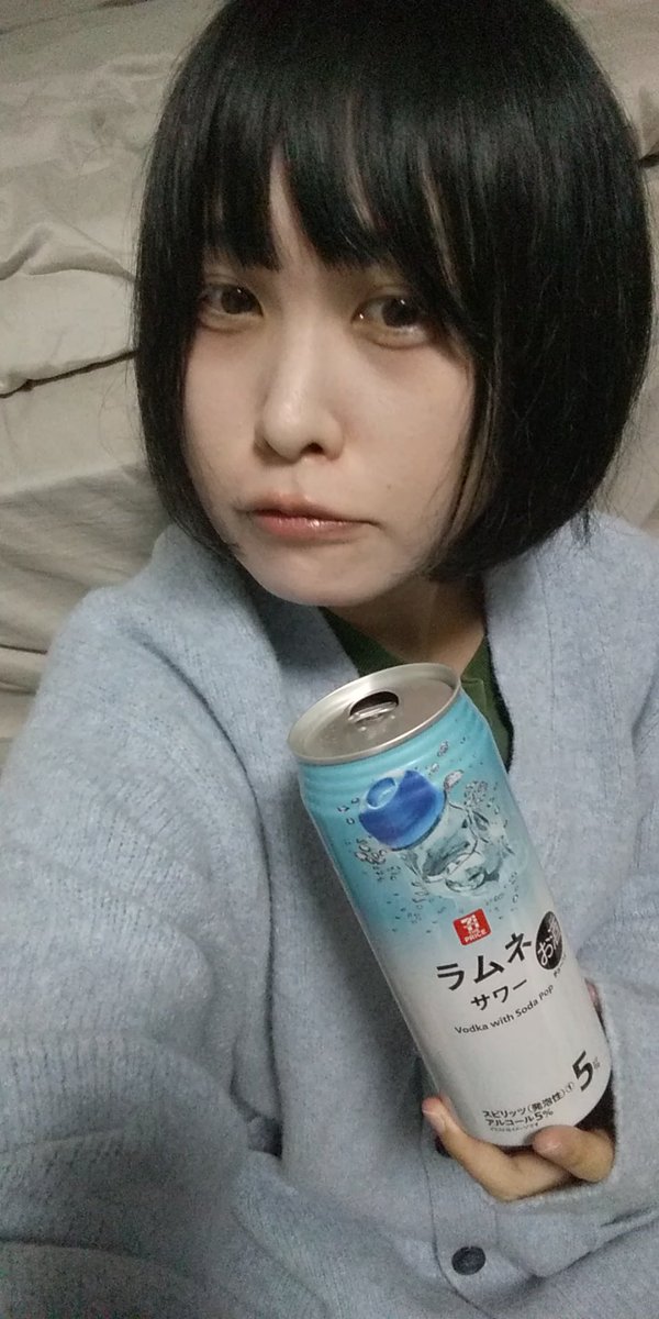 kgm6bou's tweet photo. これも見ろ👀しまむらでもしーいんでもなくGUで御購入したカーディガンを着た私だ。
これで鬱で死ぬ可能性のある冬を越えるのだ https://t.co/d3vj2Grrmd