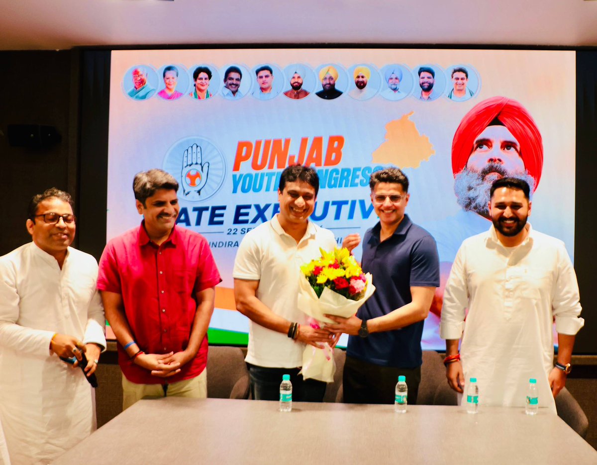 SachinPilot's tweet photo. आज दोपहर पंजाब यूथ कांग्रेस के जिला अध्यक्षों और कार्यकारिणी के सदस्यों से मुलाकात की।

आने वाले दिनों में पार्टी को और अधिक मजबूत करने के लिए यूथ कांग्रेस पूरी ताकत के साथ ज़मीन पर उतरेगी और पूरी मेहनत करेगी। 

बैठक में यूथ कांग्रेस के राष्ट्रीय अध्यक्ष @UdayBhanuIYC जी, यूथ कांग्रेस प्रभारी @ManishSharmaIYC जी, पंजाब यूथ कांग्रेस अध्यक्ष @Shuvamsharmainc जी सहित कार्यकारिणी के सदस्य उपस्थित रहे।

विजय कांग्रेस, विजय पंजाब। 

📍इंदिरा भवन, नई दिल्ली 

@RahulGandhi @kcvenugopalmp @priyankagandhi @IYC @IYCPunjab @INCIndia @INCPunjab
