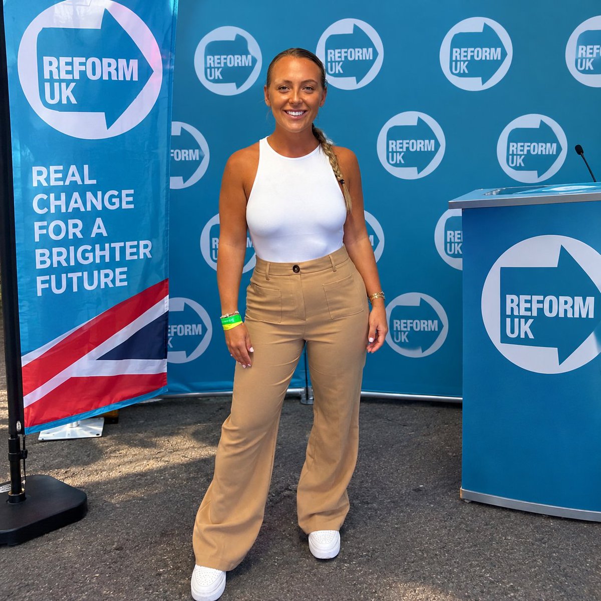 charlotte_xo_uk's tweet photo. Standing strong for real change Propelling the movement forward with Reform UK for a brighter future. ✨🩵🇬🇧

Vote 🗳️ Reform UK 🇬🇧🩵 please give me a follow and repost if you will vote Reformuk next election comment below 👇🏻🩵🇬🇧🩵🇬🇧🩵#reformuk #votereform. https://t.co/z8YAS36BMo