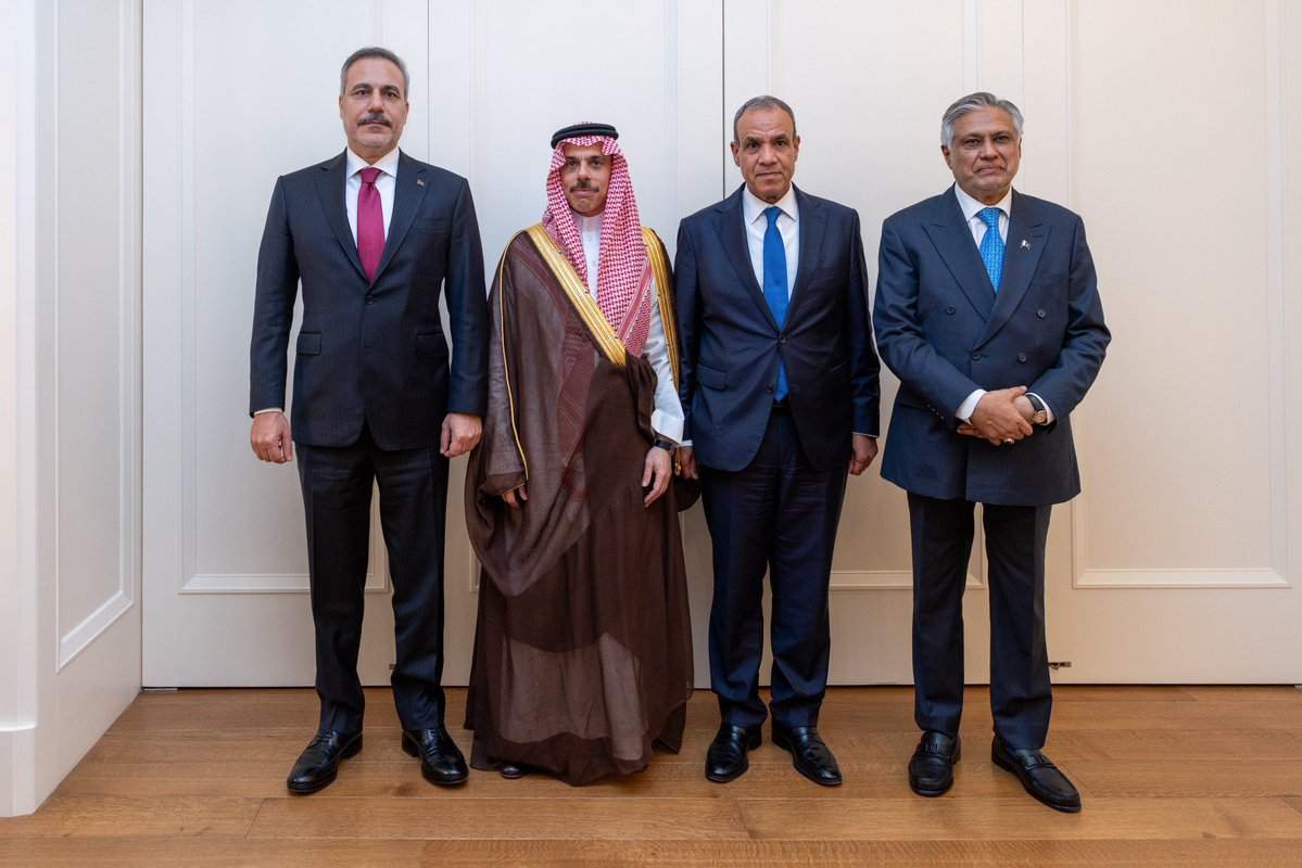 AmirJ3193's tweet photo. Marketing team of Abraham Accords. https://t.co/INtrVWBQiS