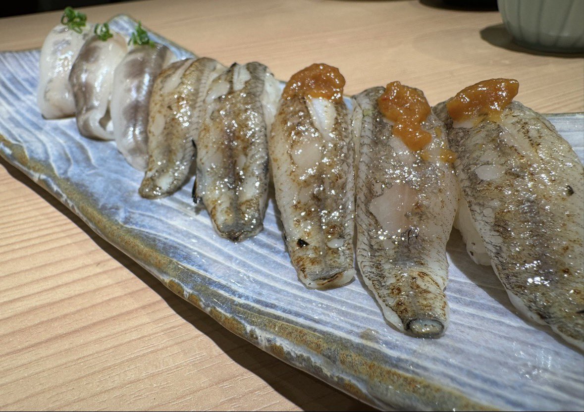 OnozakiOfficial's tweet photo. 破壊力がやばすぎる.... 
このメヒカリ見てください。
脂がじゅわじゅわでてくる...
常磐ものは世界に誇れると本気で思っております。
#トロメヒカリ　#寿司おのざき　#常磐もの https://t.co/Sak9oqduJB