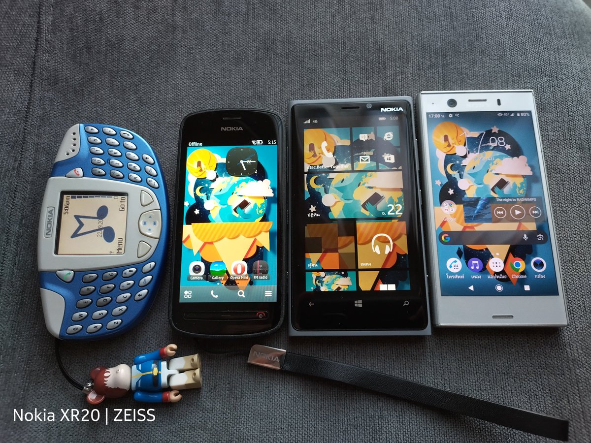 NokiaFanTH1's tweet photo. 4 OS in one photo

from left to right

Series 40
Symbian Belle
Windows Phone 8.1 Update (Lumia Cyan)
Android 9 https://t.co/NeY6wtpXSQ