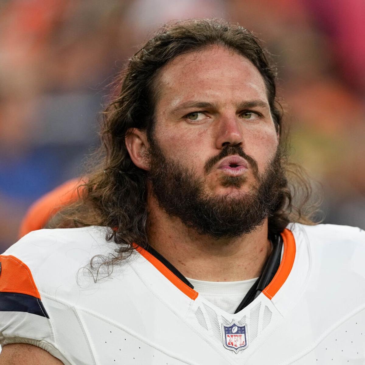 denveriste's tweet photo. Bonjour la communauté foot us, désormais le NoFlyZone Podcast est dispo en format video pour ceux qui souhaiteraient découvrir les Denver Broncos. On est juste 4 mecs chill qui parlent de leur franchise … N’hésitez pas à venir écouter / regarder et donner vos avis (lien en com) https://t.co/Cfzg4w4u3u