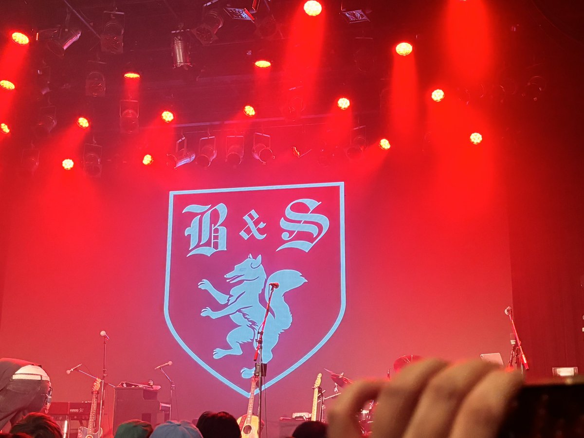 nenetodaisy's tweet photo. ベルセバ@心斎橋BIGCAT
最高最高💯 
「If You're Feeling Sinister」の再現ライブってことだったけど、休憩挟んで他にも好きな曲たっぷりやってくれた。

スタンディングで踊り方わからない人は前半のスティービー・ジャクソンの揺れ方真似するといいよ。
楽しさ倍増よ！
#bellandsebastian https://t.co/p4NZ9JrQVg