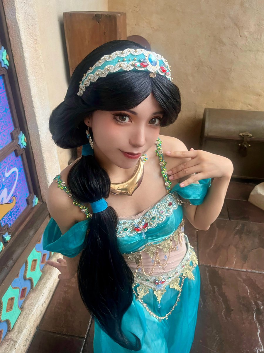 _____m87u's tweet photo. 昨日ジャスミンしてきた！
プリンセス楽しい✨✨

#Dハロ仮装 https://t.co/QiLTxo67hl