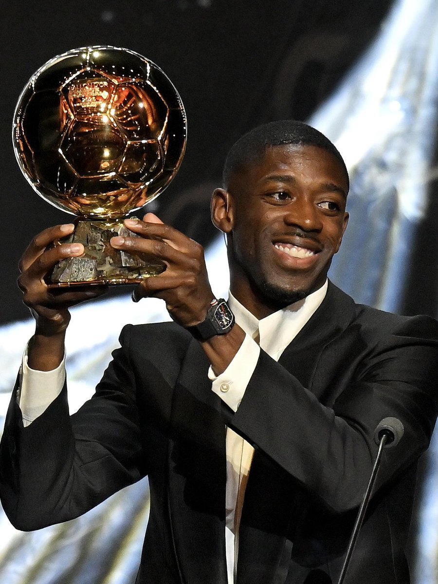 PSG_inside's tweet photo. Il y a un an, Ousmane Dembélé remportait le Ballon d'Or 👏🏆 https://t.co/vvy5s4fHMW