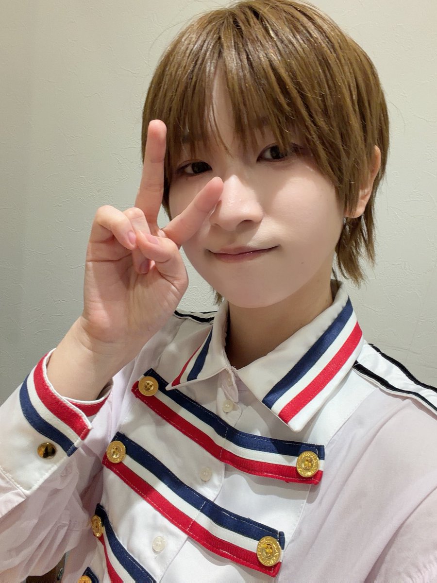 tabun_kotaro's tweet photo. 昨日会えなかった分、青空が歓迎してるみたいだったね！
久々に7人揃って気持ちのいい天気で歌えたの楽しかったー！！

明日はシルバーウィーク最終日💪
もっと楽しんで駆け抜けよう〜！

#風男塾 
#fudanjuku https://t.co/tszxOAAlsH