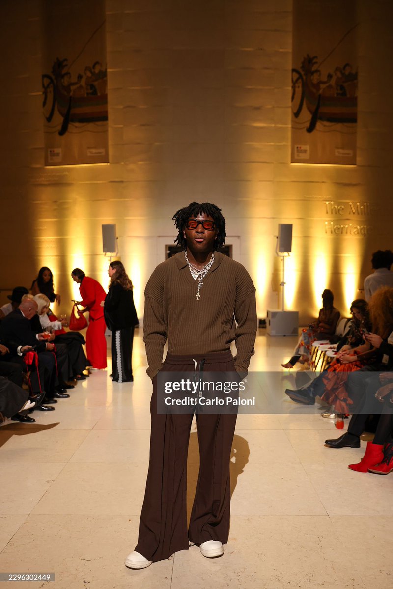 Tempoe_'s tweet photo. londonfashionweek 🦦 https://t.co/bIC4gE3TBv