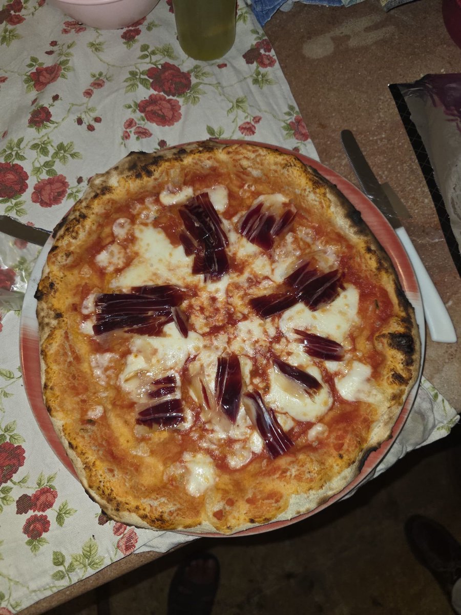 Docpeppe1's tweet photo. @Chef_franco74 Questa è casalinga, con pata negra, e non mi è costata 65 euro... 😘 https://t.co/eYxXQF66uy