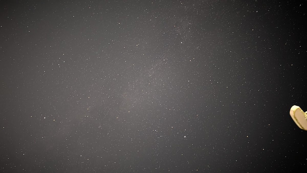 celicax2's tweet photo. #スマホ天文部　#スマホ撮影　#イマソラ 
この時間、月が明るく星はあまり見えていませんが
目視よりスマホを通すとかなり見えてます
スマホ撮影の撮って出し
夏の大三角形が、ほぼ真上です https://t.co/kkIonDivje
