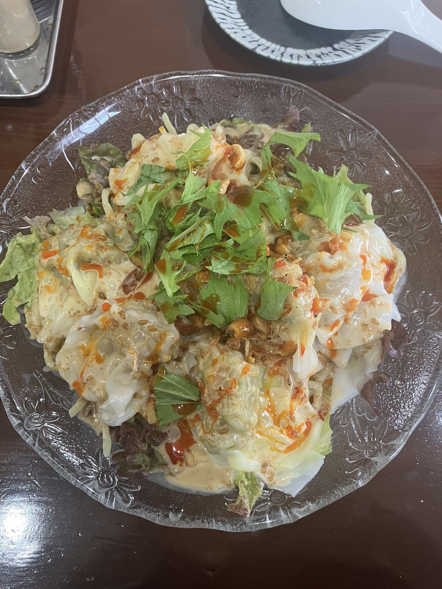 nagiumi's tweet photo. 今日のランチ。　
冷やしワンタン麺を友達と食べに行く。
今まで食べた中で1番美味しいワンタンで絶対また来る。 https://t.co/hAHo3f5H0D