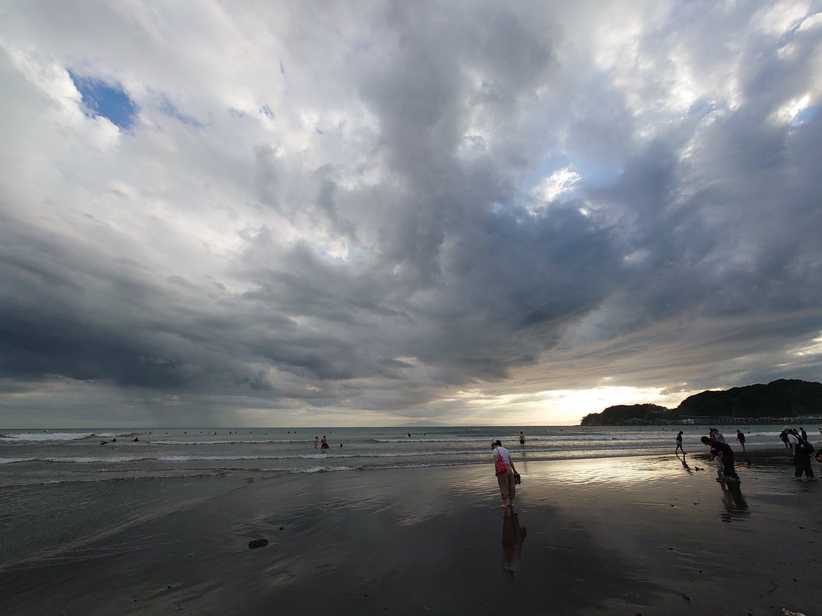 oku_akey's tweet photo. シルバーウィークのお出かけ

鶴岡八幡宮お参りして由比ヶ浜で海見てぼけっとしてきた。できる気ミリもないけどサーフィンして海入りたい！

海も鎌倉も大好きだ！ https://t.co/XRB1SIrhca