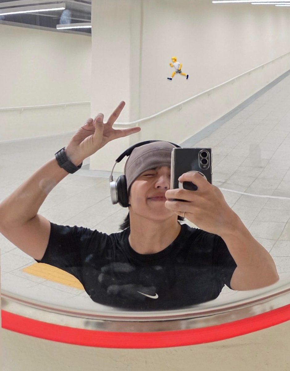 ayecheol's tweet photo. very endeared everytime he puts emojis as his captions

✌️🏃 https://t.co/2K3Bk73shU