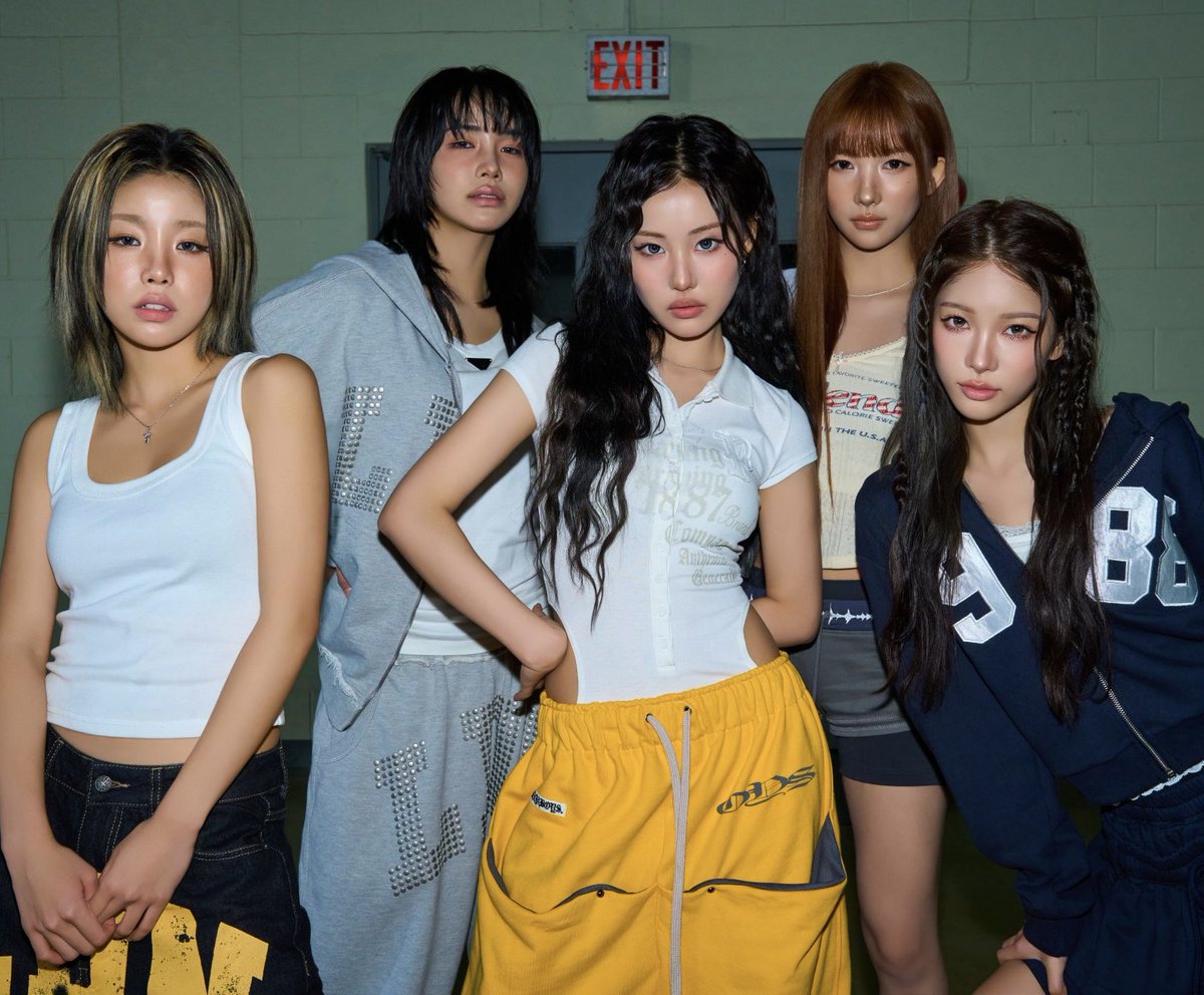 doeunfy's tweet photo. young posse is the best group to stan if you have trypophobia because there are no visual holes https://t.co/i7KOEFZqK9