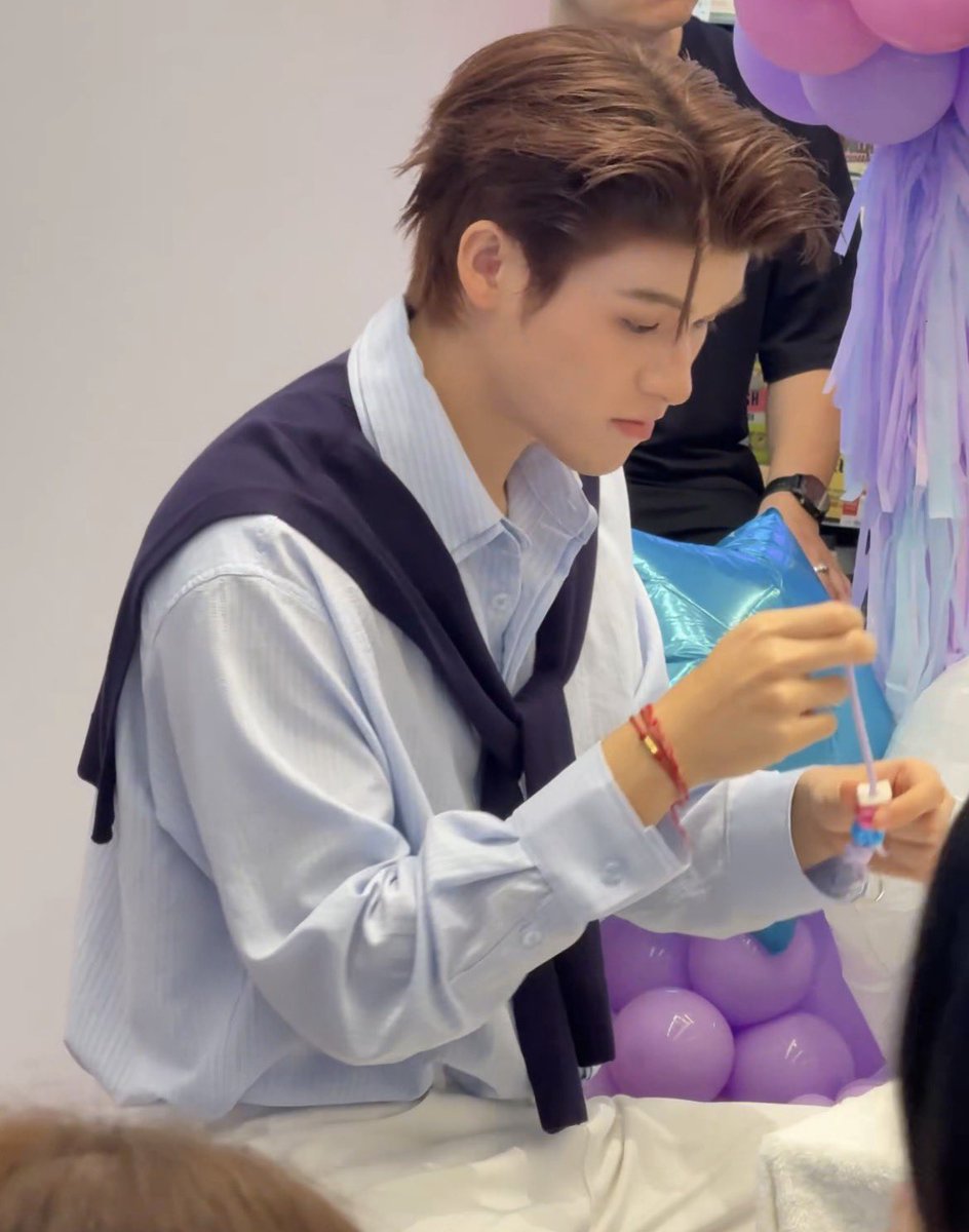 Tearremq_'s tweet photo. ดาราคีพคู่หนักกว่าชั้นอีก สีชมพูฟ้าไม่พอ มีอีกอันเป็นตัว N ละบอกนีออนน่า เค ๆๆๆ

SKY WITH BOOTS CLUB

#BootsxSky
#Bootsthailand
#skywongravee https://t.co/ppbjILkAuZ
