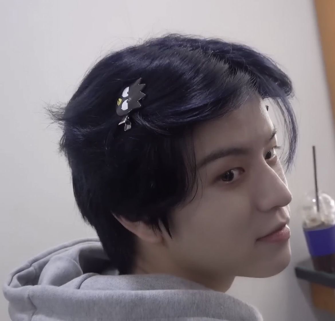 GOLDENSEUNGS's tweet photo. seungmin with my melody, badtz maru, and pochacco hairclips 🥹 https://t.co/Zv8nyLEt2z