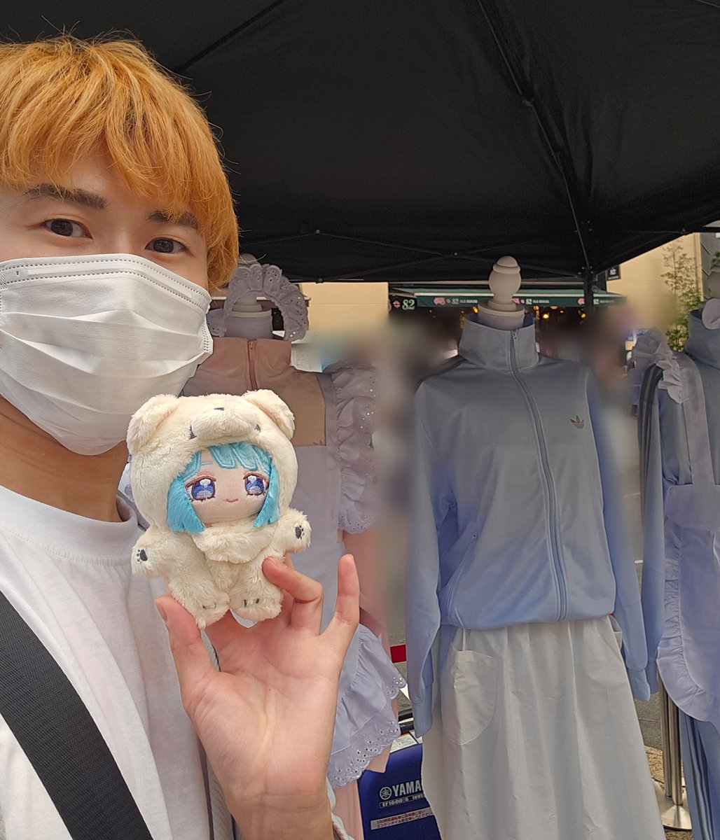 NOT_TAKASAKA's tweet photo. 服部さんと｢『星萌祭』in 中池袋公園｣
に行ってきたのだ(*´˘`*)✨
見覚えがありすぎるジャージエプロンも展示されていたな…//

たくさんの人がいらっしゃってめちゃめちゃ大盛況だった！ すごいぜ！
#あんスタ萌え萌え文化祭 https://t.co/R6SkIasvhL