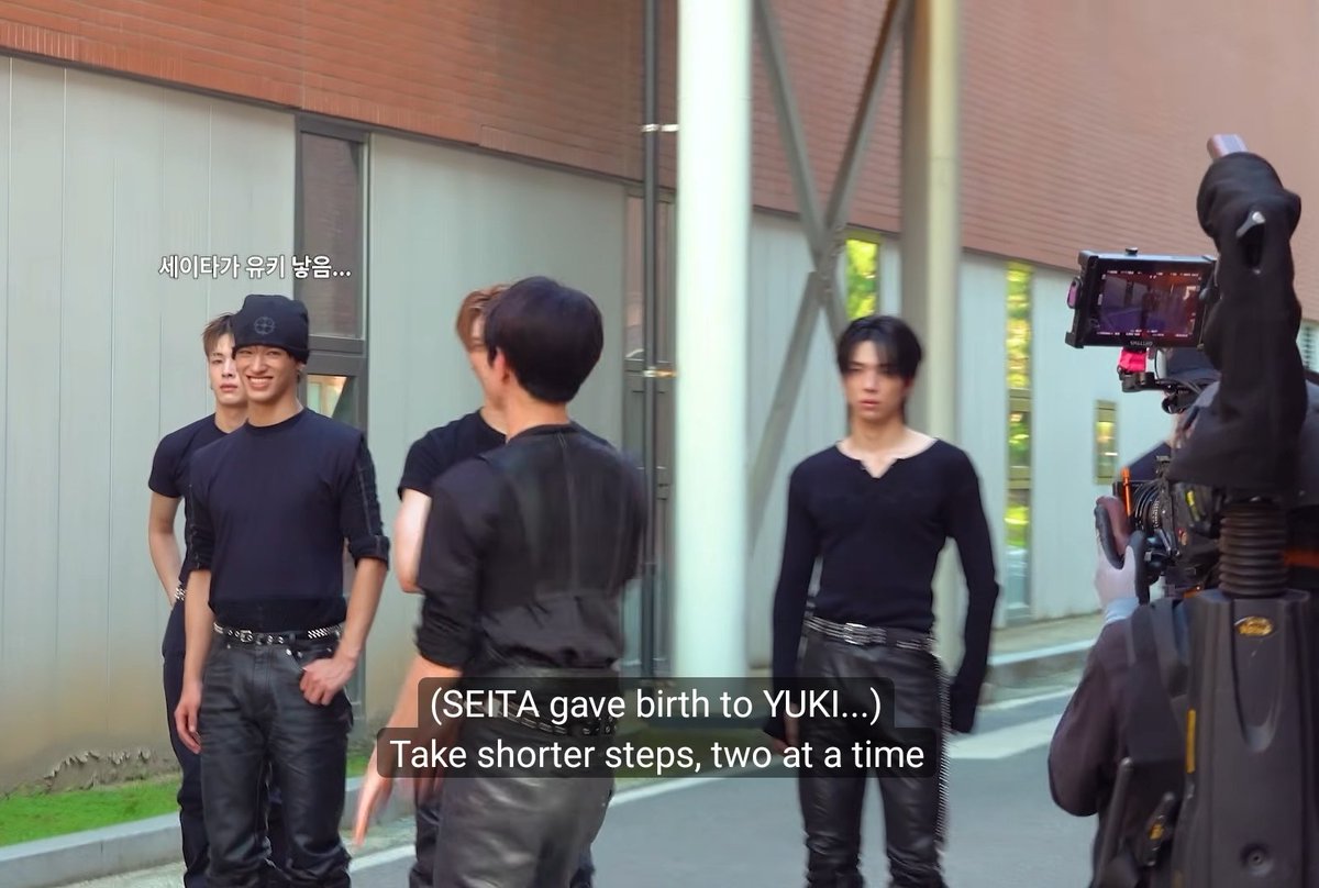 YUUN1VERSE's tweet photo. Can't get over that proud smile on Seita's face when the director had to tell yuki to take shorter steps cos his legs were too long 🤭 https://t.co/fGvFhgzePm