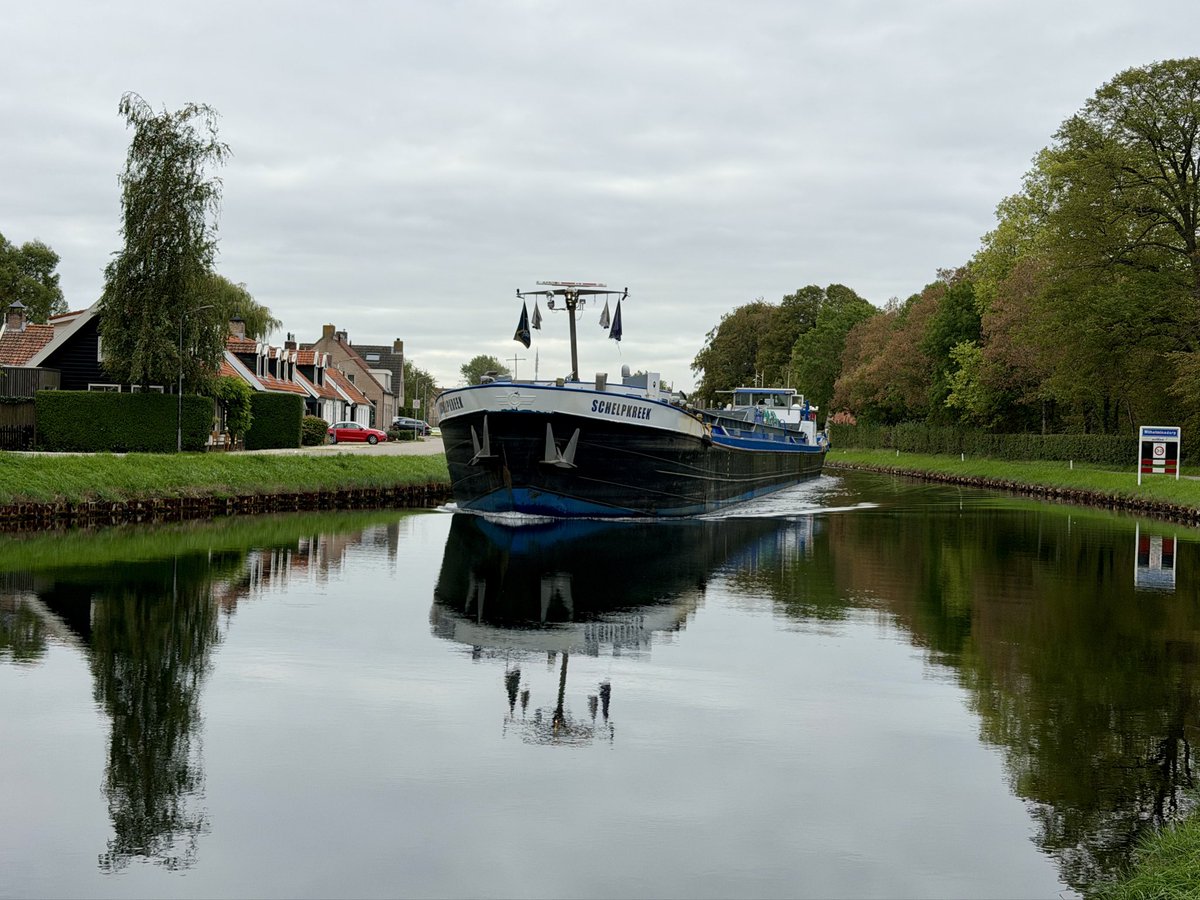 erica_v_leeuwen's tweet photo. Rustig en bewolkt vandaag in #Goes☁️ 🍂🚤🚲 
@weermanrobert @Alpenweerman @omroepzeeland @HartvNL #Zeeland @BuienRadarNL @provzeeland  @weeronline @helgavanleur @weerenradar_nl  @WNLVandaag @SevereweatherNL @pictureofNL #herfst https://t.co/9q0xCesH71