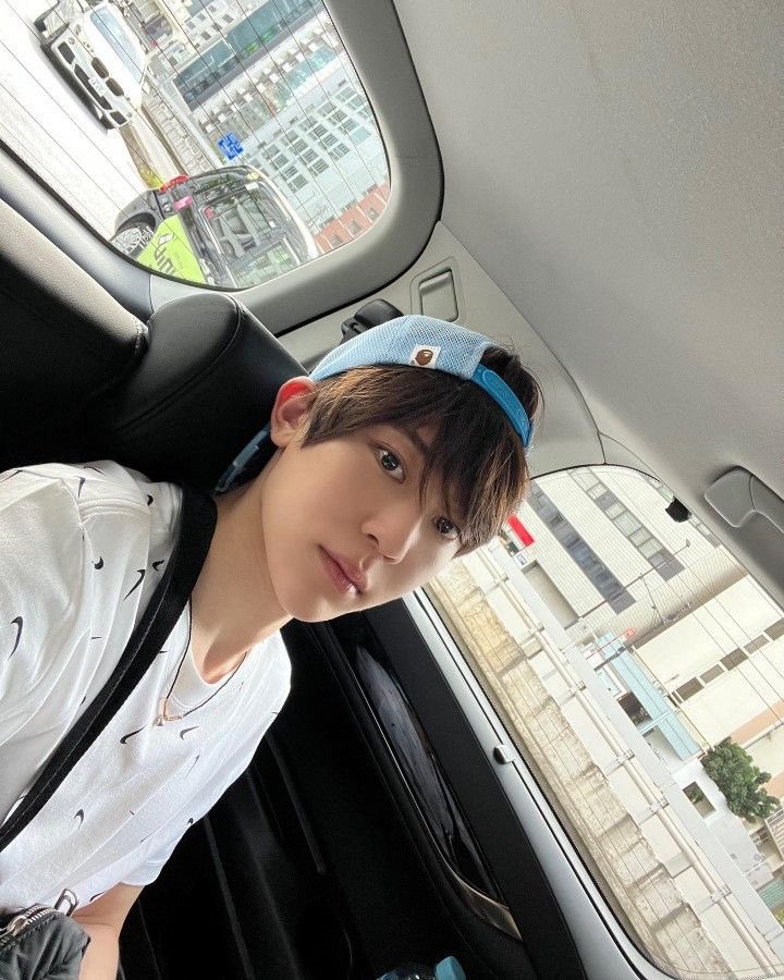 sionsbunny's tweet photo. sion’s car selcas pre-debut vs now ㅠㅠ 
he’s such a cutie ❤︎ https://t.co/KrQzuLcH0Q