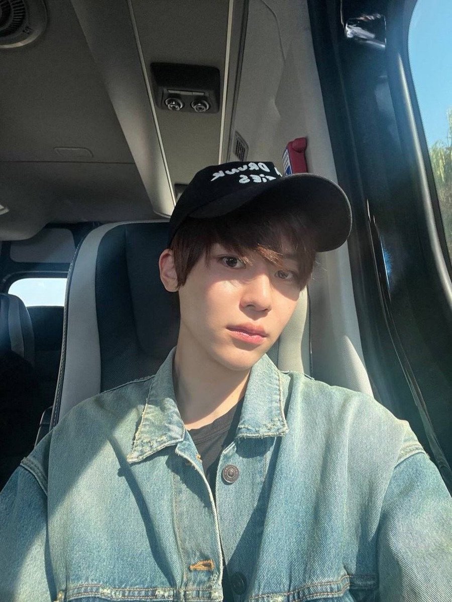 sionsbunny's tweet photo. sion’s car selcas pre-debut vs now ㅠㅠ 
he’s such a cutie ❤︎ https://t.co/KrQzuLcH0Q