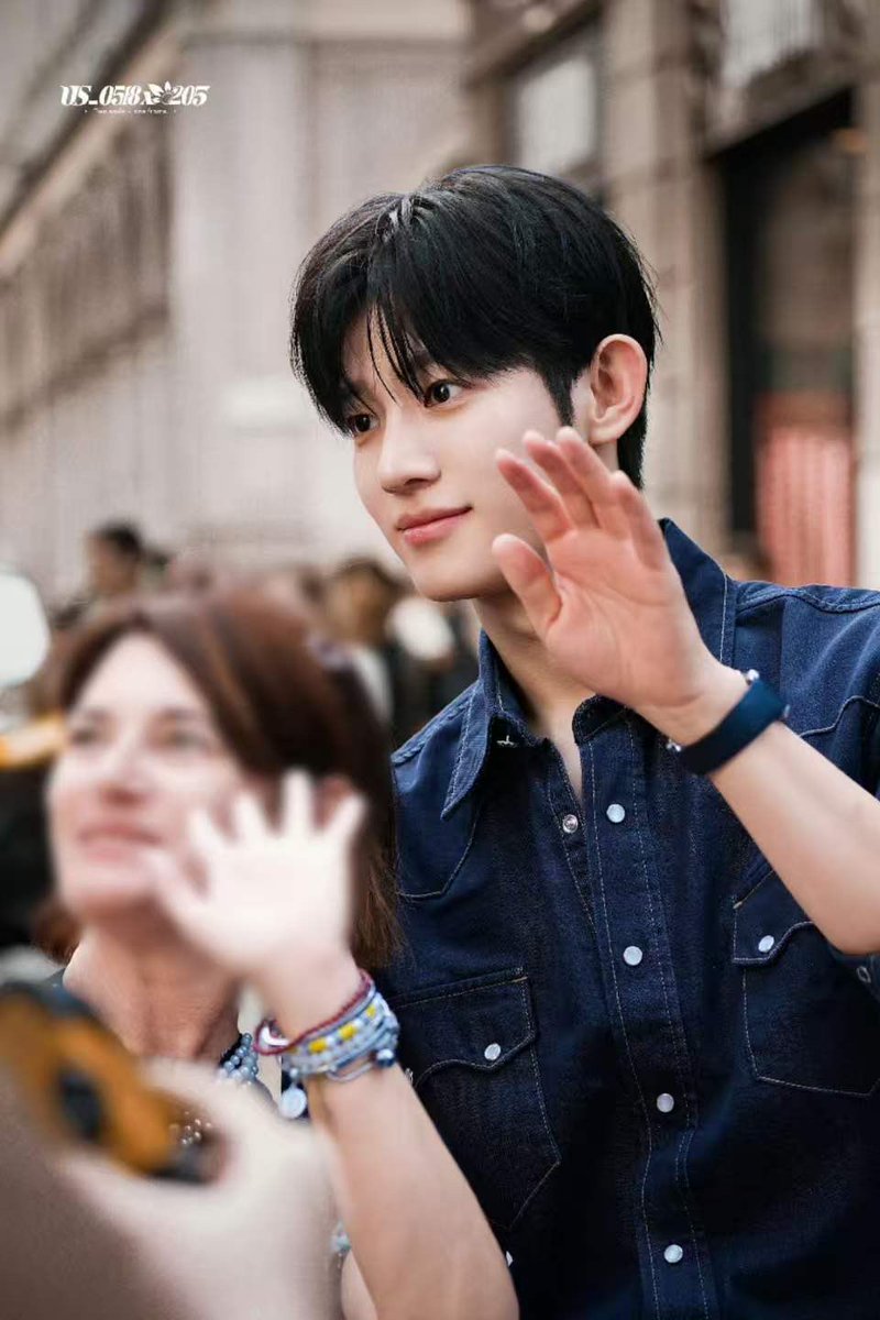 1008snowball's tweet photo. PARK SIWOO IN MILAN 🐰 He didn't chase the spotlight — he grew until it found him.

#SIWOO_IN_MILANO 
#PARKSIWOO 
#MilanFashionWeek https://t.co/ZM84XDApv9