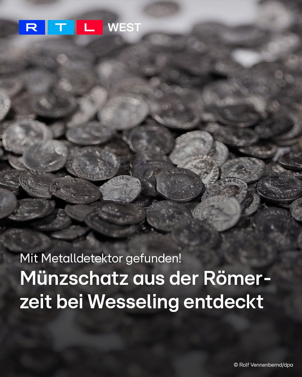 RTLWEST's tweet photo. Auf einem Acker bei #Wesseling (Rhein-Erft-Kreis) ist ein großer #Münzschatz aus der #Römerzeit entdeckt worden. Ein Mann war mit einem #Metalldetektor unterwegs. Er fand mehrere #Silbermünzen und informierte anschließend das #LVR-Amt für Bodendenkmalpflege. Bei der Bergung entdeckten #Archäologen insgesamt 934 antike Silbermünze des Römischen Reiches mit einem Gewicht von mehr als drei Kilogramm. Nach Angaben des LVR handelt es sich um den größten in Deutschland gefundenen Münzschatz aus der Zeit des römischen Kaisers Hadrian (76 n. Chr. - 138 n. Chr.). Die Experten gehen davon aus, dass die Münzen im zweiten Jahrhundert nach Christus absichtlich vergraben wurden. Der Fund gehört dem Land Nordrhein-Westfalen und wird nun im LVR-Landesmuseum in #Bonn gezeigt. Der Finder erhält eine Belohnung vom NRW-Heimatministerium.
