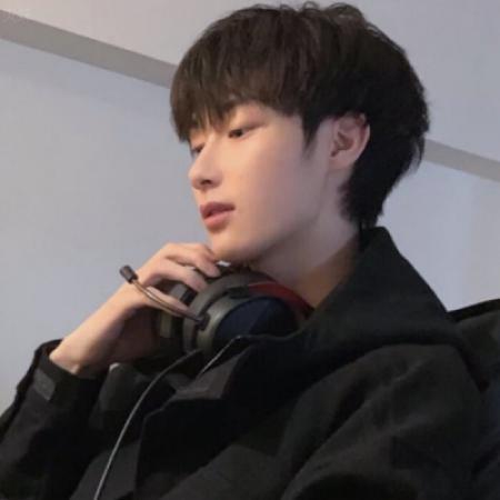 ShuvamPanda11's tweet photo. 🧳 🍬 Is it too late to learn how to skateboard? https://t.co/4sc6fdJ6Os