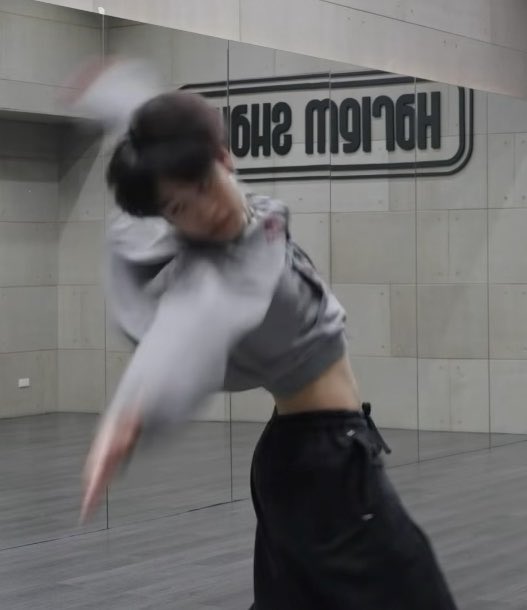 mamohyung's tweet photo. หุ่นของคนที่บอกว่าเกลียดการออกกำลัง ไม่ชอบ มันเหนื่อย 🫖 https://t.co/7slXMQD0y0