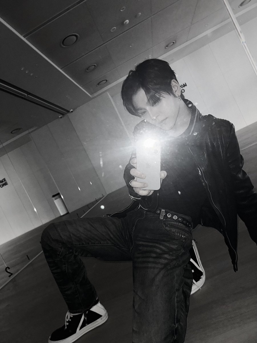 ALD1_official's tweet photo. 🖤

#ALPHADRIVEONE #ALD1
#알파드라이브원
#XINLONG #씬롱 https://t.co/fHS2XIa0Ek