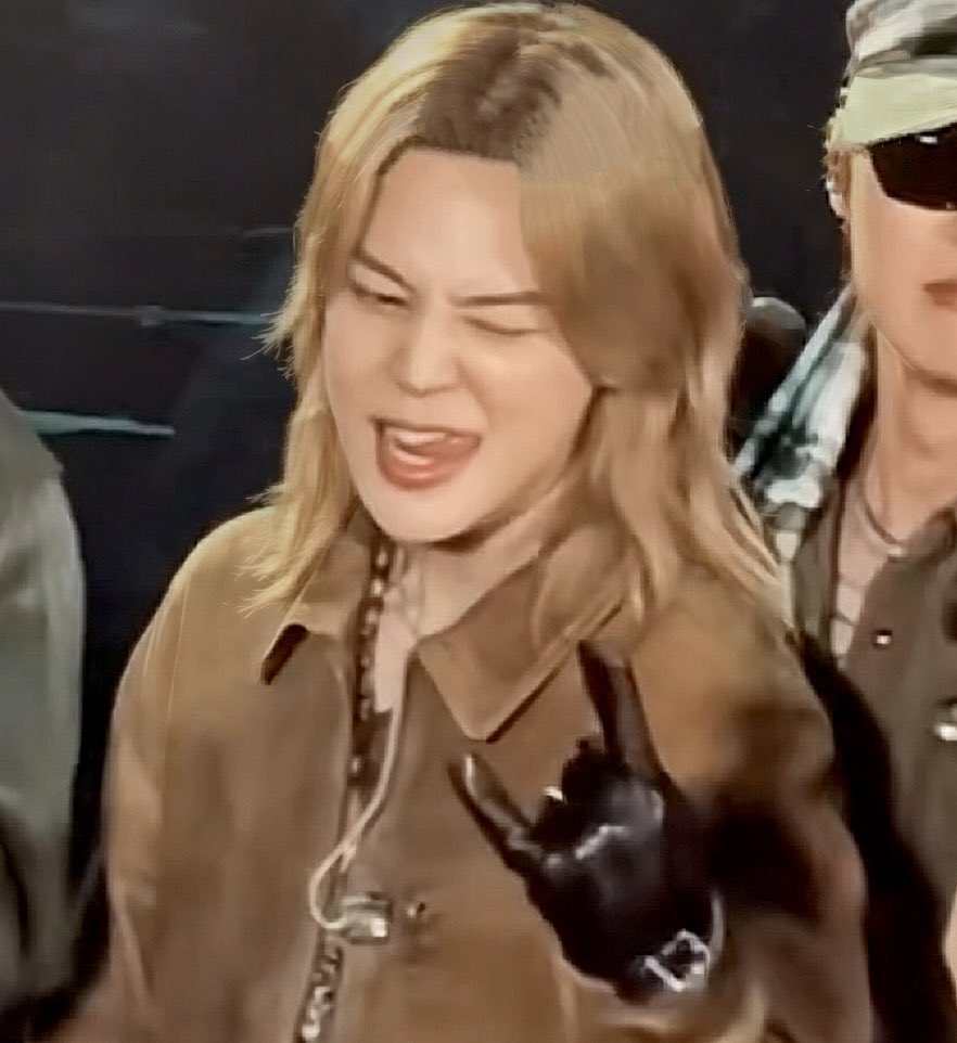 jiminourdiva's tweet photo. Rockstar mimi https://t.co/i8THcZnHnC