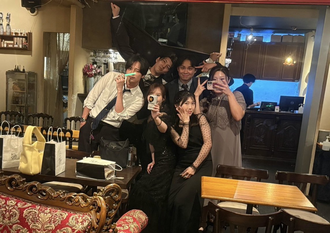 tonq1216's tweet photo. 結婚式まじで楽しかったけど、ばちぼこに酔いすぎたな… https://t.co/PEYo8Hq84Z