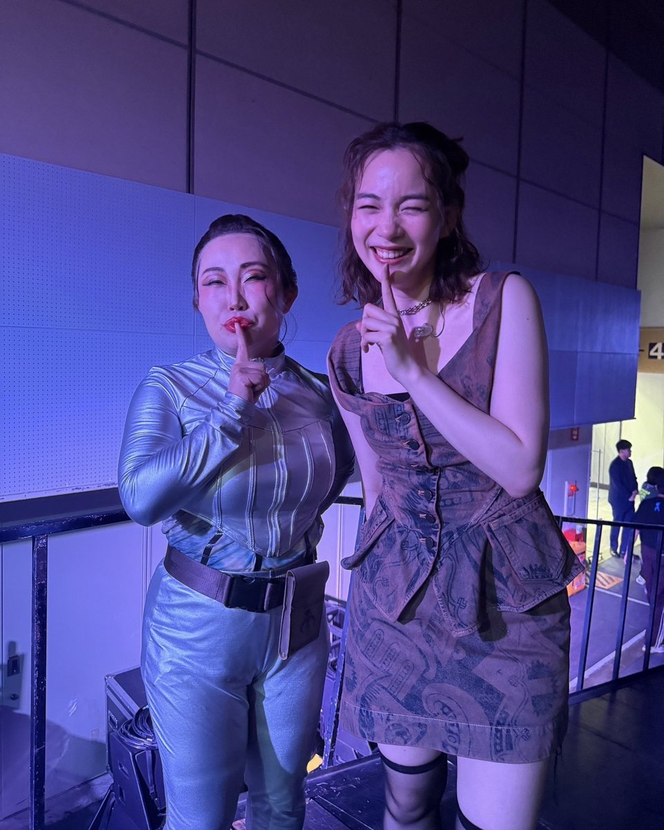 non_dayo_ne's tweet photo. のん &amp; the tears of knight で初めての屋内ライブ、コヤソニ楽しかった。
キンタロー。さんにも会えた🤫 のん

Gt.&amp;Vo. NON
Gt.&amp;Cho. Kotaro Furuichi
Ba. Koji Ueno
Dr.  Kenta Furuichi

#コヤソニ2026 https://t.co/5mJRBvFxLA