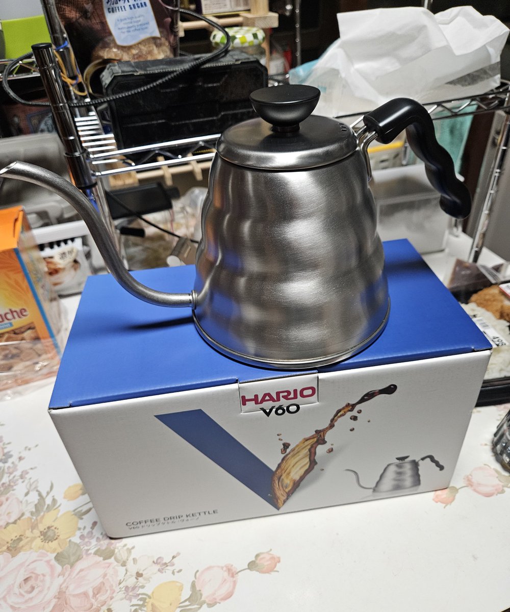 96N911's tweet photo. コーヒーにちゃんとハマりつつある
エペイオスのちょっと良いやつ買った
めちゃくちゃかっこいいやつ

あとHARIOの大きめのドリップポット https://t.co/GfGN6eU8Kr