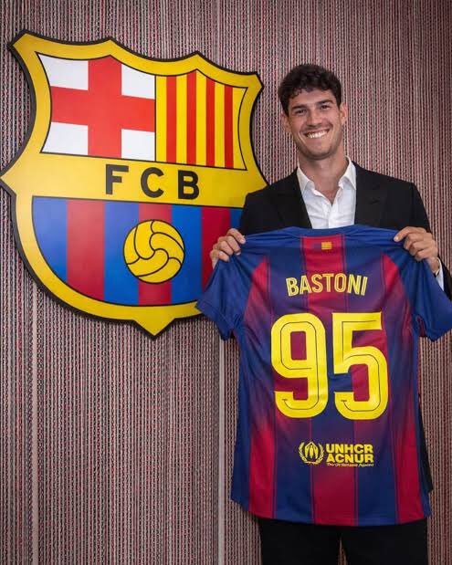 OfficialSuncity's tweet photo. I still don’t understand why Deco and Flick stopped this deal.

Bastoni already said “Yes” to Barcelona but the deal fell off because Flick believed in Martin and Christensen.

Bastoni would have been the best solution to our CB problems.🔵🔴 https://t.co/vMxtnm2ELN