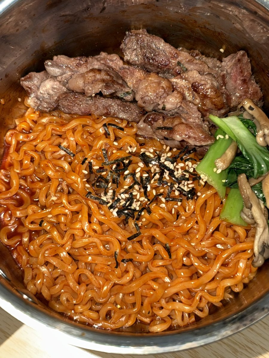 justgunmo's tweet photo. 갈비살에 불닭볶음면 개존맛 https://t.co/zU10iFF4BH