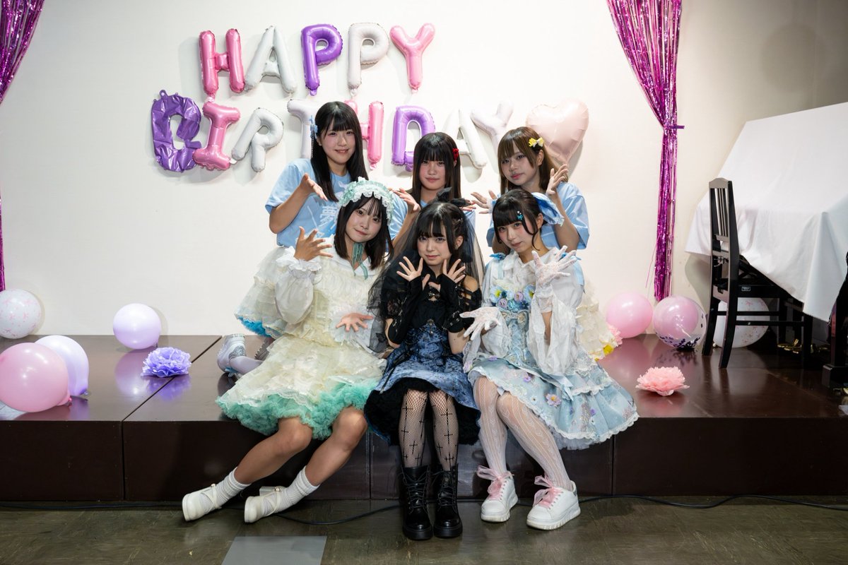 yumemiru_iris's tweet photo. 昨日は『ゆめりすひみちゅのライブ〜まかろ&のあバースデー〜』にお越しいただき誠にありがとうございました✨️🎂✨️

内容もメンバーに決めてもらって
本人達の力で作ってもらいました🦄

本来であればステージに二度と上がることを運営としても想定してなかった
初期メンバー『葉月来夢』がまかろちゃんのために友情出演してくれました💚

一年に一回しかない
そして次があるかもわからない
生誕祭を楽しんでいただけたなら
本当に嬉しく思います🩷💜❤💛🩵

今後とも甘苺まかろと美艶のあ
そして夢見るアイリスの応援
よろしくお願いいたします🦄🌈🎂

@AMAME_Uo_oU
@nooa4446 
@saku_yumerisu 
@hoshimoko_o0 
@uki_yumeris 

#アイドル 
#熊本 
#夢見るアイリス
#生誕祭