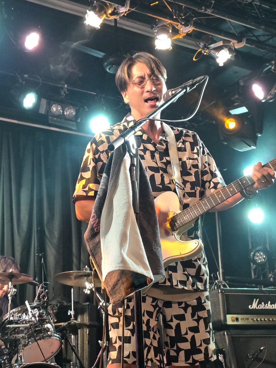 tsuririnoppai's tweet photo. Re-Re-Reさん
なんかめっちゃエロいってガヤがとんでて、エロいってなんや???って思いながら観たけど〜たしかにおっぱい系やなくてうなじ系のエロさを感じつつ〜ベースの方いつかの大阪のライブハウスで主催してた方やなぁ〜絆って良い
#ReReRe(Re-Re-Re)
#NORANGE
#ROCKINSTEADY https://t.co/j64Ef98TXP