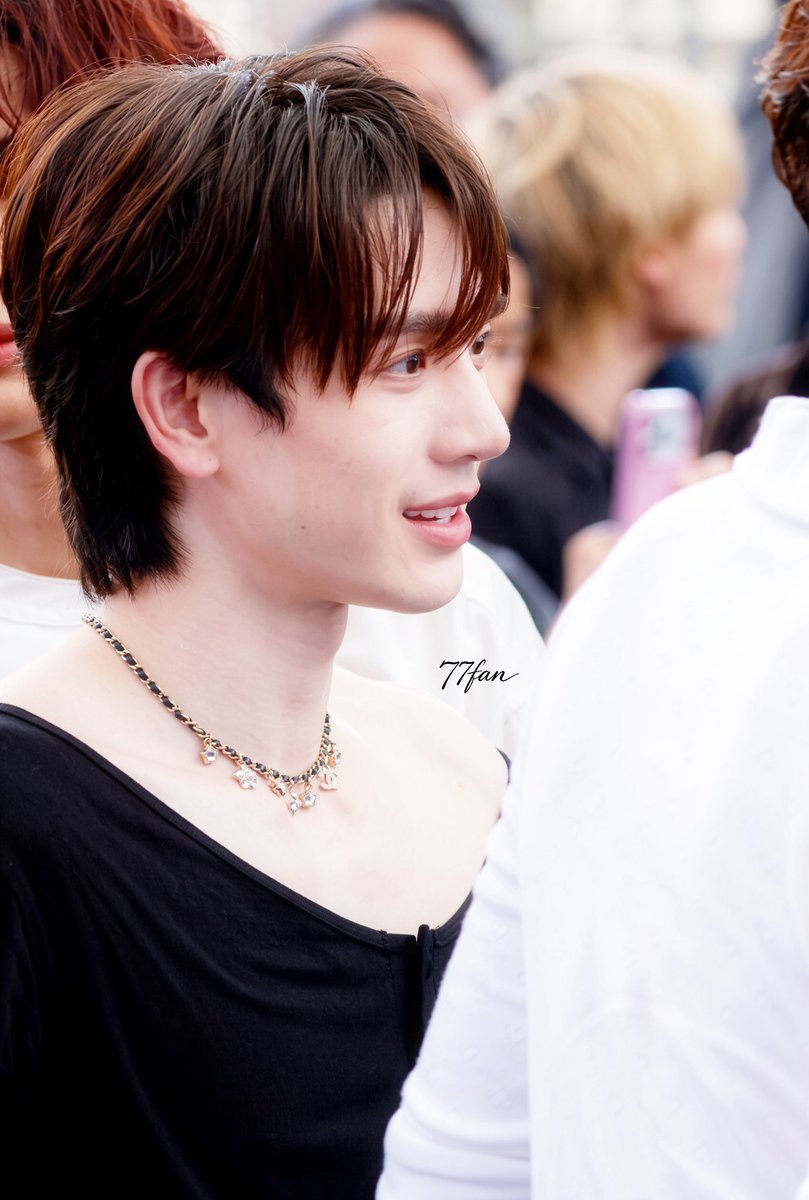 77fan0718's tweet photo. 🤴🏻
#ELLEFASHIONXNOUR 
#tongtong https://t.co/FgGHZL62l9