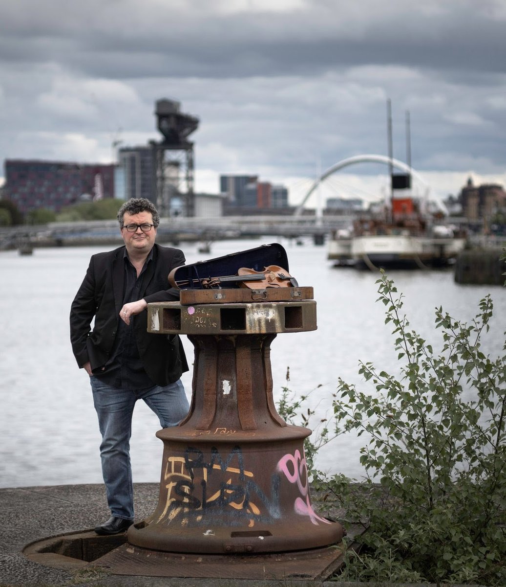 scottishmusic's tweet photo. TOUR @scottishmusic member @Scotsfiddler is celebrating the 10th anniversary of  his album Alone With History visiting Aberdeen (16th Oct), Braemar (17), Romsey (20th Oct), Bournemouth (21), Salisbury (22) &amp; London 23 Oct tickets and info visit ➡ https://t.co/qaeFNi4FGH https://t.co/pURZKCyIN1