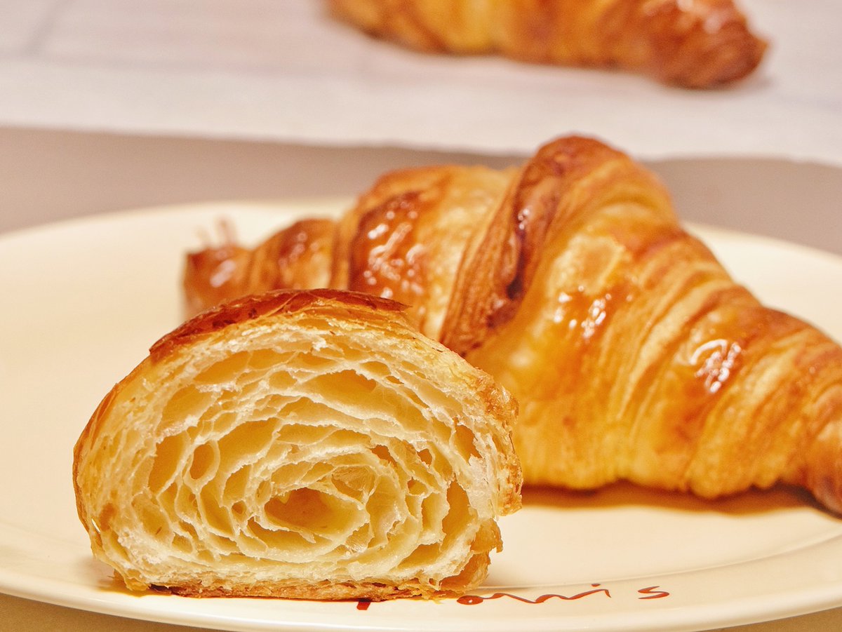MarianaCala2e's tweet photo. Just pulled warm, flaky croissants fresh out of the oven—early Sunday baking = the best kind of cozy https://t.co/m9eZtbbfp8