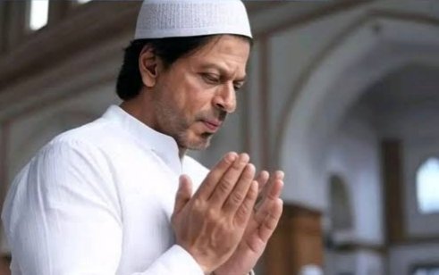 ExposeDhonifan's tweet photo. Shah Rukh Khan

When Movie is       AFTER Movie
Coming                       Released https://t.co/ZBrivs5RTv
