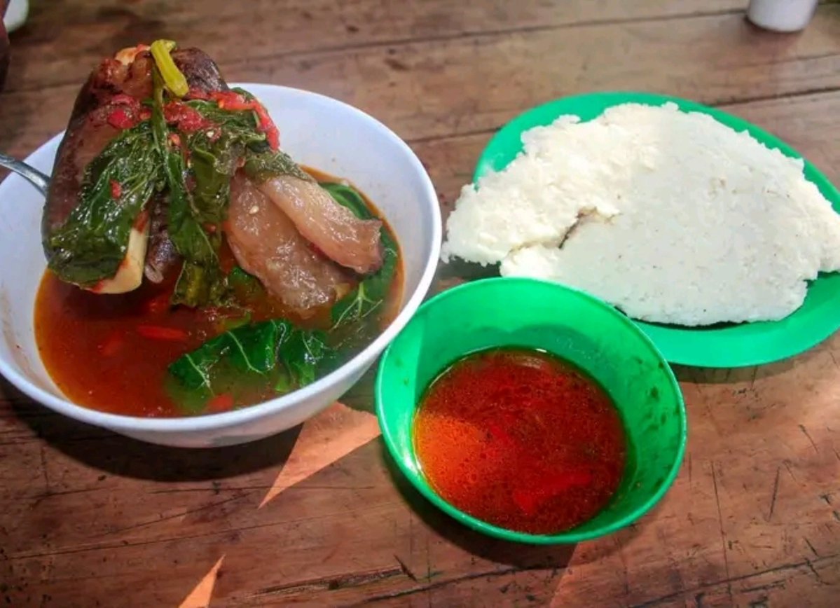 yoyachris1's tweet photo. Lunch for kings and queens 😋😋 
Karibuni usito 💪 https://t.co/P1A9Aa2vZm
