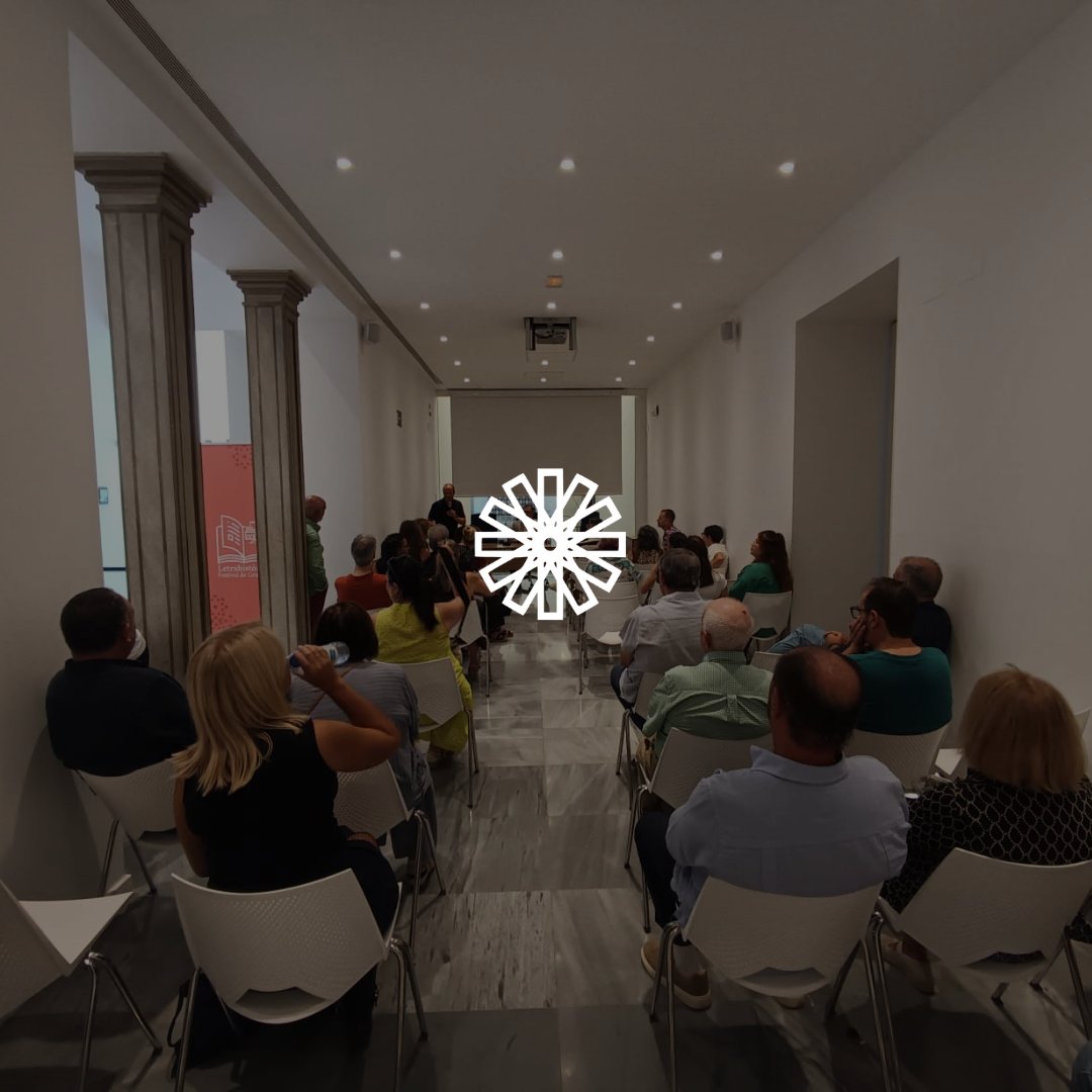 amigosdalhambra's tweet photo. 📚 La historia también se disfruta compartiéndola. Así vivimos el III Festival Letrahistórica de Granada, con encuentros como la charla de José Calvo Poyato. 💙 Seguimos acercando cultura, historia y patrimonio.

#FundaciónAmigosAlhambra #Letrahistórica #Granada #Historia https://t.co/1NvF1QRYIL