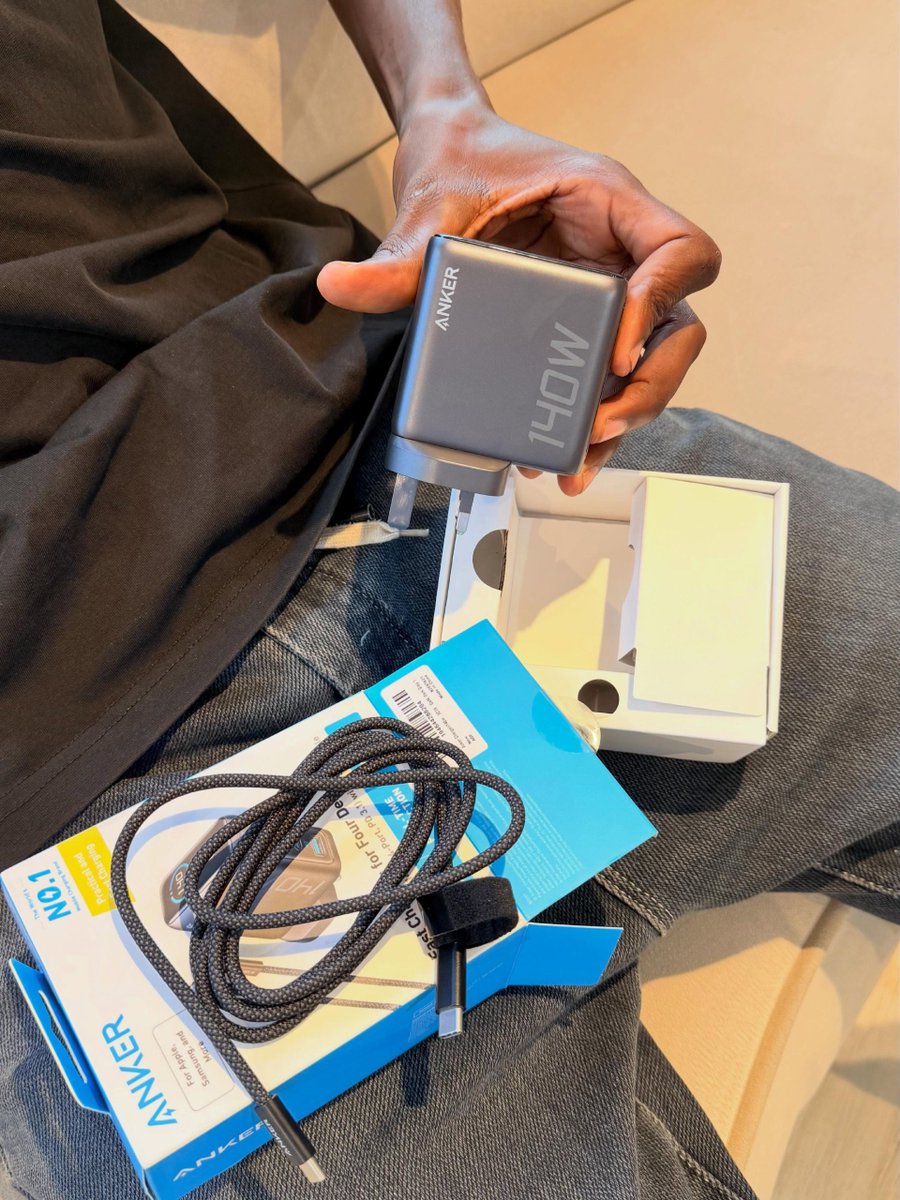 samsino_'s tweet photo. Anker 140W Charger -
Comes with a 240W USB-C cable.

Powerful GaN charger with a smart display showing real-time charging power, port status, and temperature.

For simultaneous fast charging of laptops, tablets, and phones.

🏷️​₦93,000 https://t.co/mwkYhQN6DV