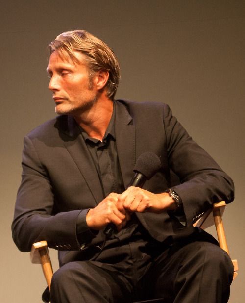 Mads4649's tweet photo. 色気がすげぇ… https://t.co/cdJwCEu9ut